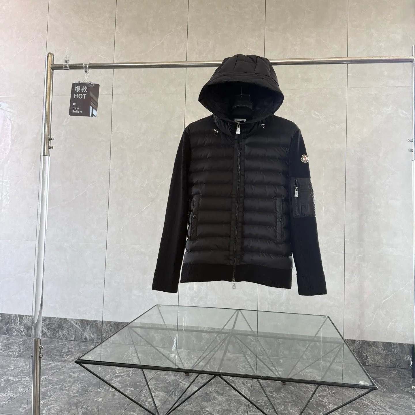 Moncler Classic ， ， 。 ， 。 nylon léger brillant Size : 1·6 Black Black Dark Blue